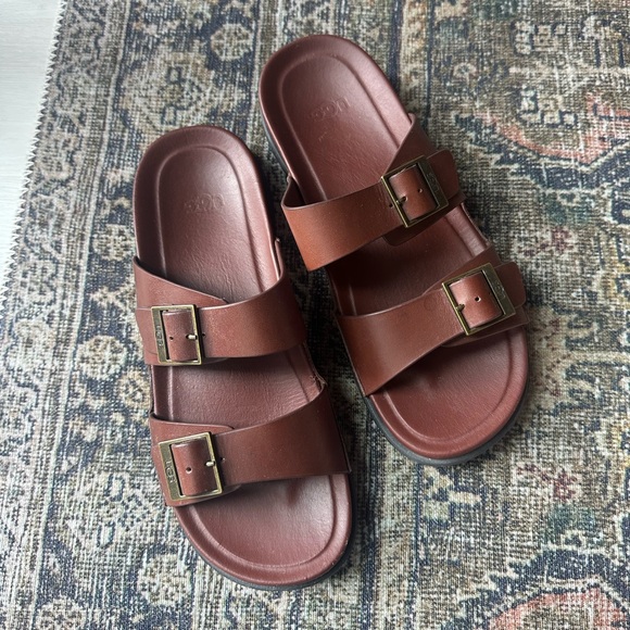 Ugg Sandals - Picture 1 of 5